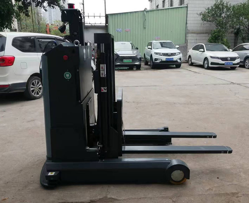 無人駕駛室外叉車